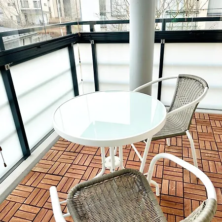 Stylish One Bedroom - Metro, Sauna And Free Parking