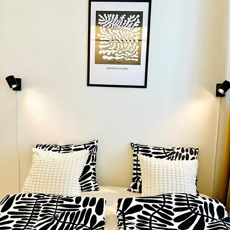 Stylish One Bedroom - Metro, Sauna And Free Parking *