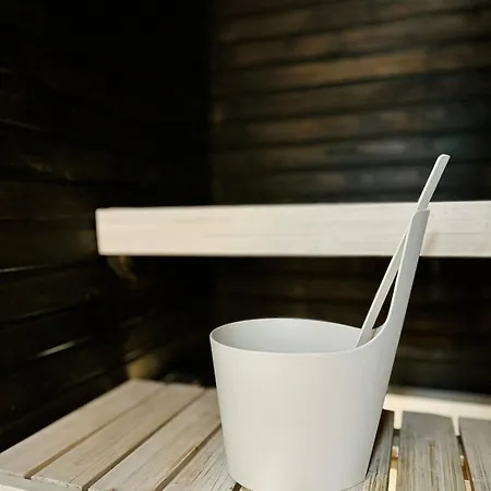 Stylish One Bedroom - Metro, Sauna And Free Parking Huoneisto